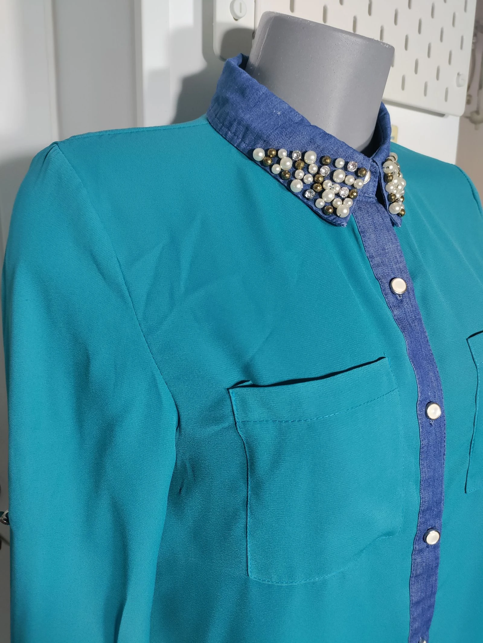 Blusa verde com gola joya 💎 pérolas e denim | tamanho M – photo 7